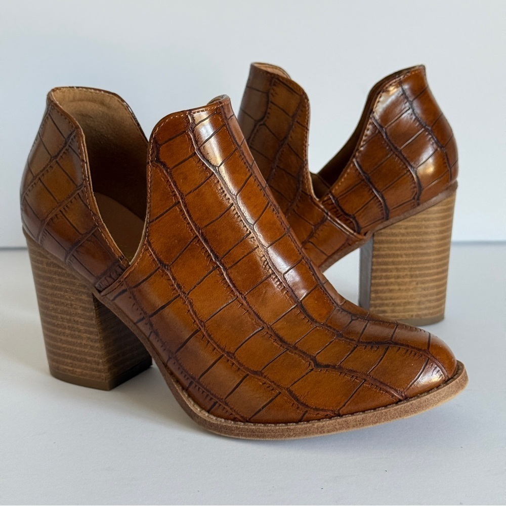 Mata Valentina Brown Croc-Embossed Ankle Boots Size 6